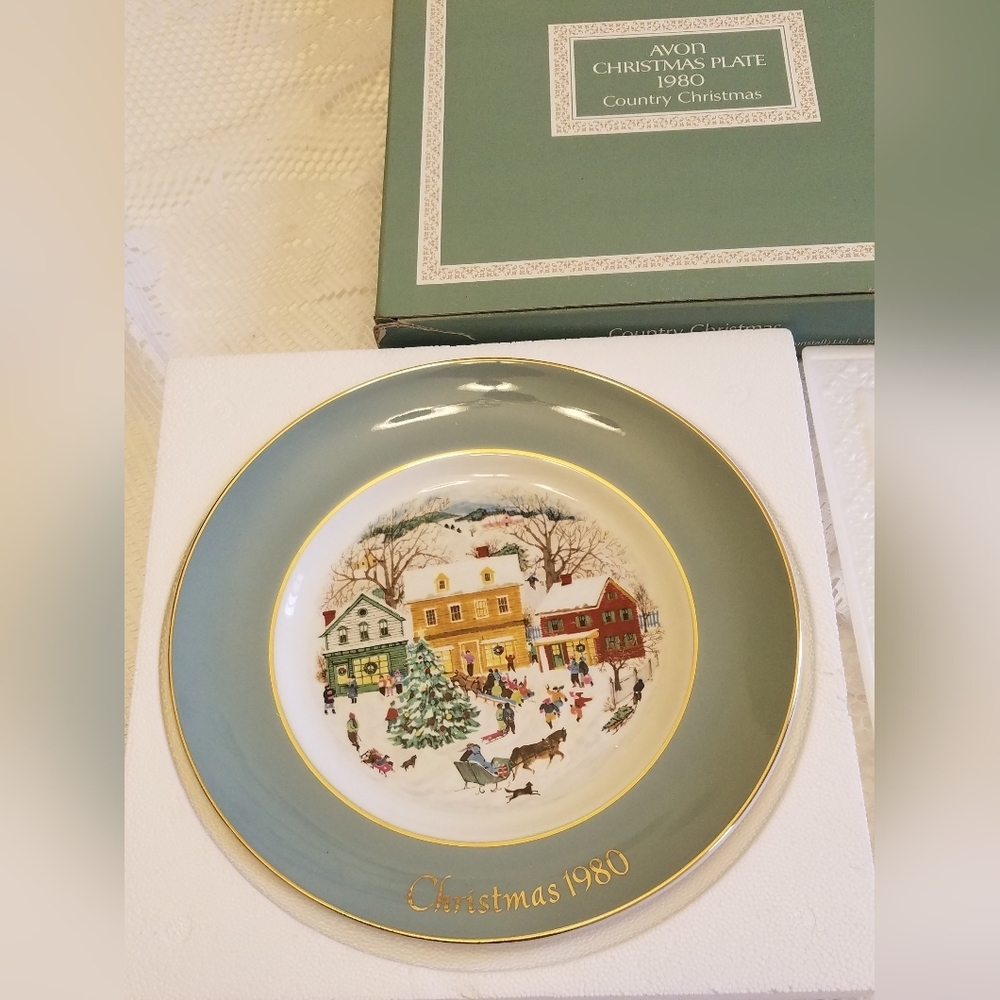 Avon Vintage Christmas Plate 1980 Christmas Country with box